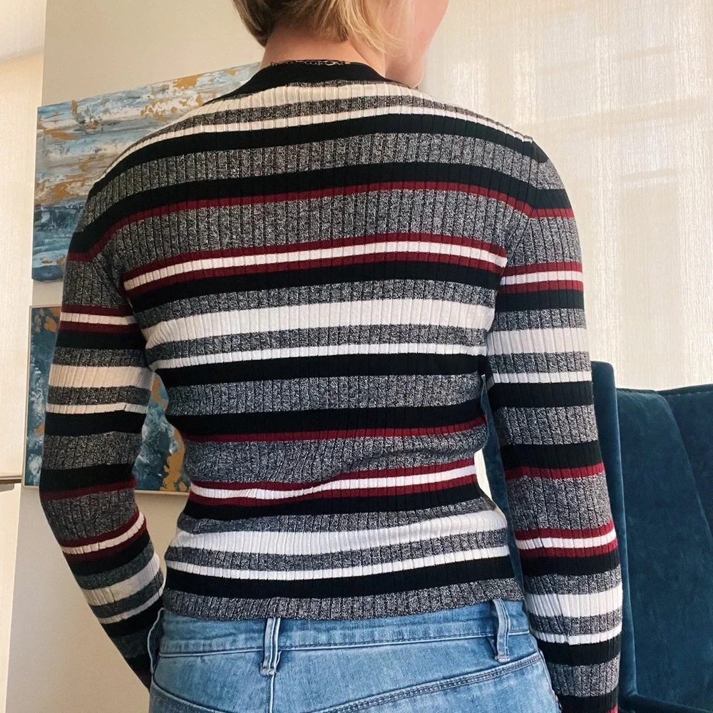 Striped Divided Sweater - Picture 3 of 4